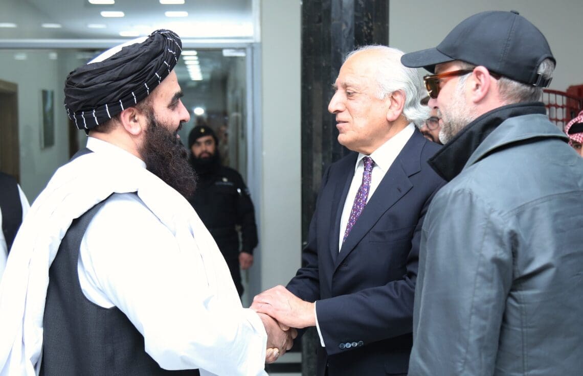 از هشدار در امریکا تا گفت‌وگو در کابل؛ طالبان با خلیل‌زاد و هیات ایالات متحده در امور زندانیان دیدار کرد