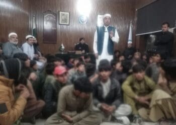 «اندین اکسپرس»: ۵۳ کودک پس از ورود غیرقانونی به پاکستان، دوباره به افغانستان بازگردانده شدند