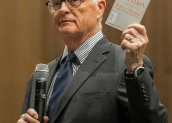 یک قاضی فدرال در امریکا دستور بازگشت کارمندان اخراج‌شده به محل کارشان داد