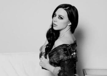 ادامه‌ی سیر و سفر ویتنی رایت زیر سایه‌ی طالبان؛ طعم شیریخ کابل دل ستاره‌ی پورن امریکایی را برد