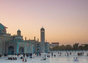 طالبان در بلخ دو تن را در محضر عام شلاق زد