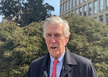 عضو مجلس امریکا به تلویزیون دیار: اخراج‌های بی‌رحمانه‌ی ترمپ و ماسک خدمات حیاتی را نابود می‌کند 