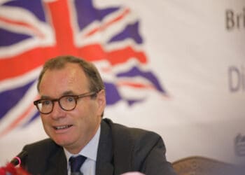 کاردار بریتانیا: محرومیت دختران از آموزش، فاجعه‌ای برای افغانستان است