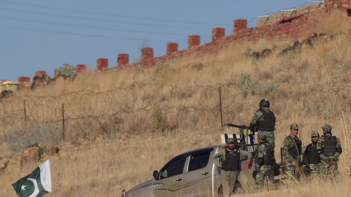 ارتش پاکستان: ۱۷ فرد مسلح را در نزدیکی مرز با افغانستان کُشتیم