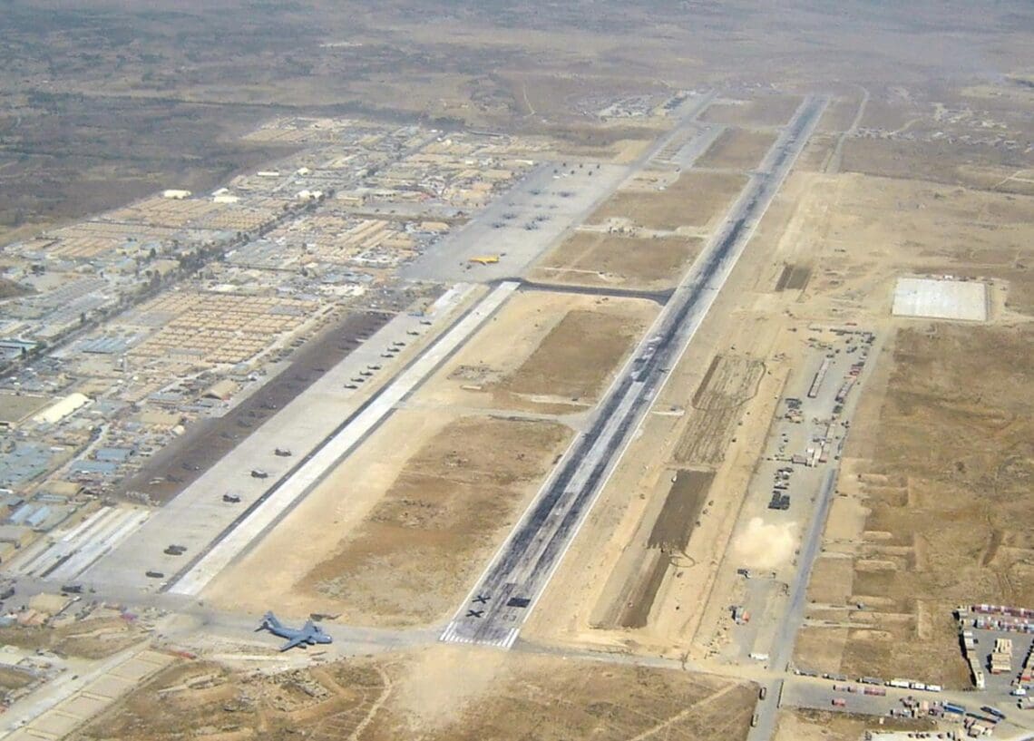 اندیشکدهی پاکستانی: نشانههایی از فعالیت هوایی «غیر افغان» در بگرام دیده میشوند