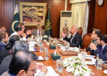 در آستانه‌ی سفر به افغانستان؛ وزیر خارجه‌ی پاکستان نشست مشورتی «سطح بلند» برگزار کرد