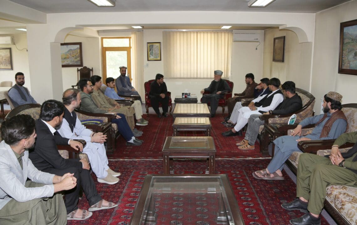 کرزی بار دیگر خواستار بازگشایی «فوری» مکاتب و دانشگاه‌ها به‌روی دختران گردید