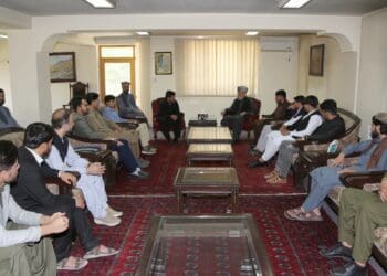 کرزی بار دیگر خواستار بازگشایی «فوری» مکاتب و دانشگاه‌ها به‌روی دختران گردید