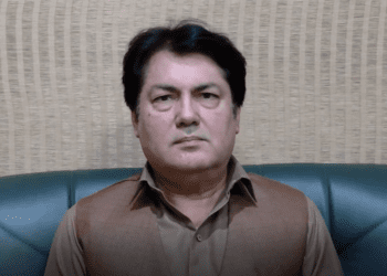 مشاور خیبرپختونخوا: دولت پاکستان مانع گفت‌وگو با طالبان و مقابله با هراس‌افگنی است