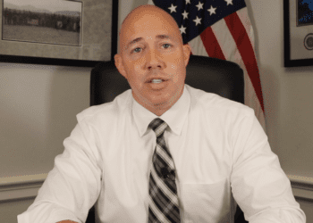 برایان مست: امریکا پول داد تا مردم افغانستان در صنف‌هایی با تبلیغات طالبان شرکت کنند