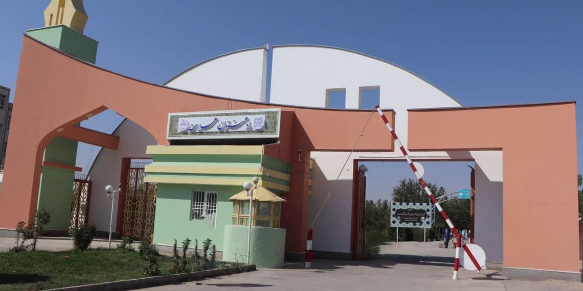 منابع: طالبان ریش، کلاه و «لباس افغانی» را در دانشگاه هرات اجباری کرد