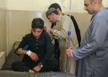 در حمله به موتر یک مکتب در خیرپختونخوا پنج دانش‌آموز زخمی شدند