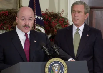 مقام امنیتی‌ای که در حملات ۱۱ سپتمبر در امریکا به قهرمان بدل شد، درگذشت