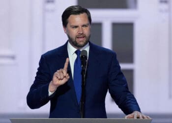 ونس خواستار همکاری پاکستان با هند برای از بین بردن شبه‌نظامیان فعال در خاکش شد