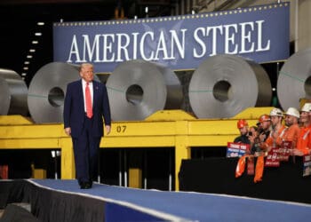 صنعت جهانی در تنگنا؛ ترمپ تعرفه‌ی واردات فولاد به امریکا را دو برابر کرد