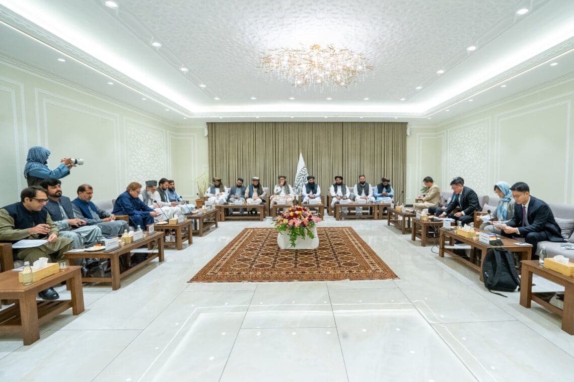 ادامهی گفتوگوهای سهجانبه در کابل؛ حقانی با نمایندگان ویژهی چین و پاکستان دیدار کرد