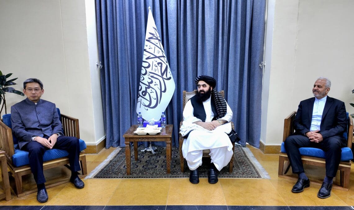 متقی برای شرکت در «مجمع گفت‌وگوی تهران» عازم ایران شد