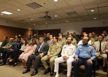 سفیر پاکستان در امریکا: پاکستان در خط نخست مبارزه با هراس‌افگنی‌ای ناشی از افغانستان است