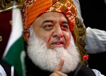 فضل‌الرحمان: دانش‌آموزان مدرسه‌های ما در کنار ارتش آماده‌ی دفاع از پاکستان استند