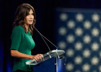 کاسا از وزارت امنیت داخلی امریکا برای لغو «حفاظت موقت» مهاجران افغانستان شکایت کرد