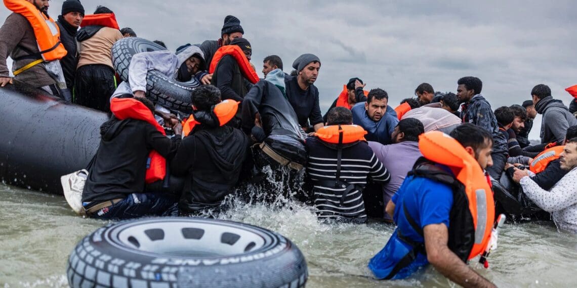 گزارش تحقیقی تلگراف: برخی صرافی‌های بریتانیا با قاچاق‌چیان افغانستان همکاری می‌کنند