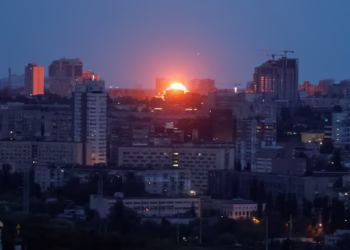 در آستانه‌ی آتش‌بس یک‌جانبه؛ حملات تازه‌ی روسیه به اوکراین دست‌کم ۱۰ کشته و زخمی برجای گذاشت