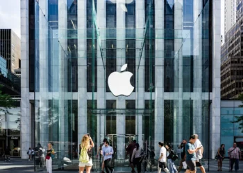 ترمپ شرکت اپل را به تعرفه‌ی ۲۵ درصدی تهدید کرد