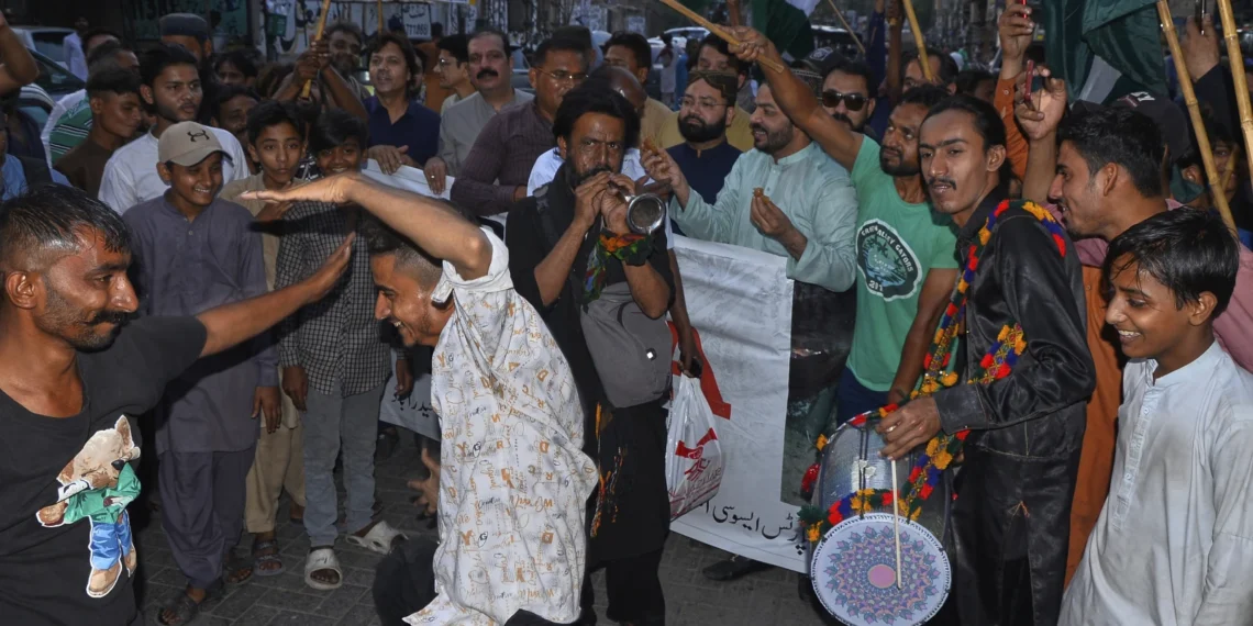 شادی و تردید هم‌زمان در هند و پاکستان؛ مردم امیدوار، اما نگران بازگشت درگیری‌ها اند