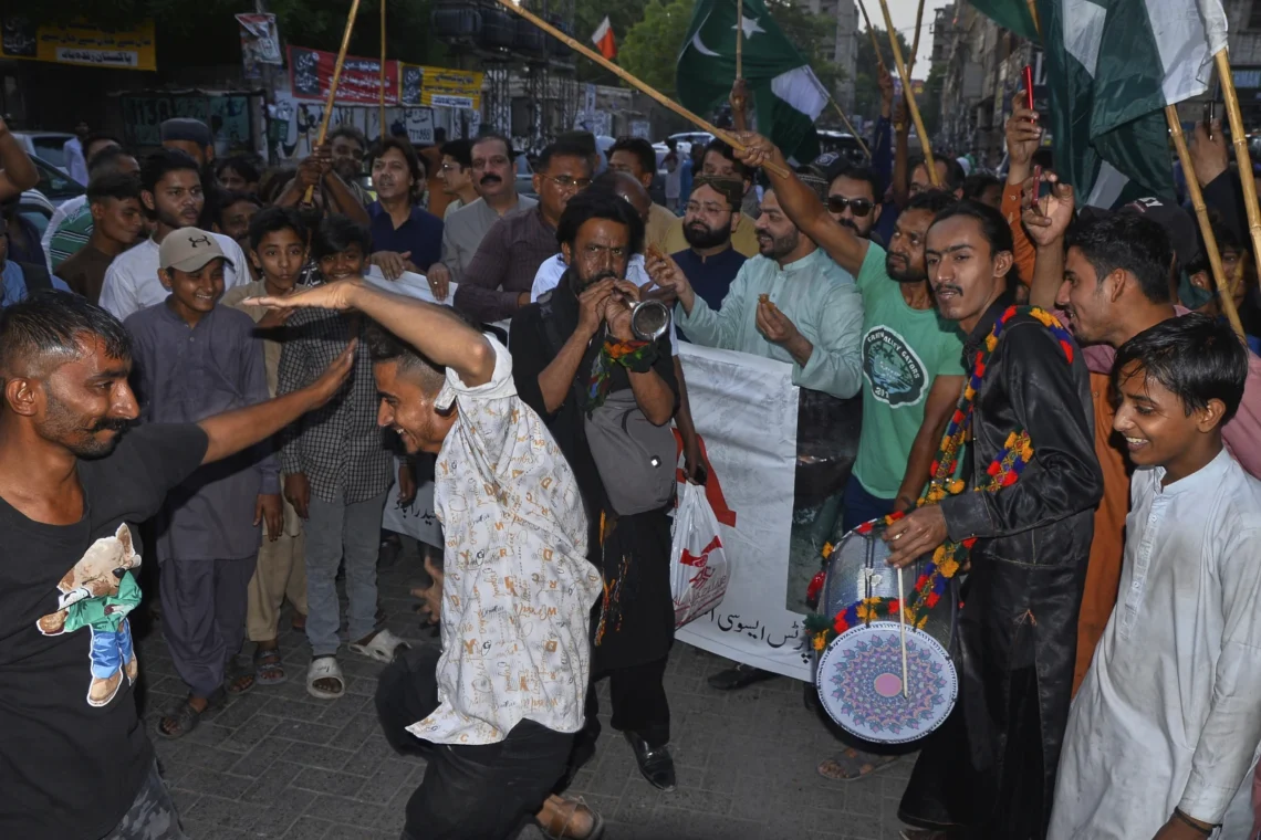 شادی و تردید همزمان در هند و پاکستان؛ مردم امیدوار، اما نگران بازگشت درگیریها اند