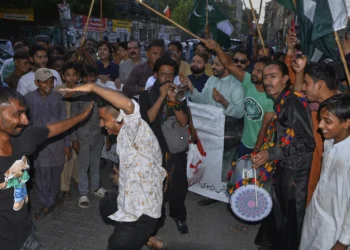 شادی و تردید هم‌زمان در هند و پاکستان؛ مردم امیدوار، اما نگران بازگشت درگیری‌ها اند