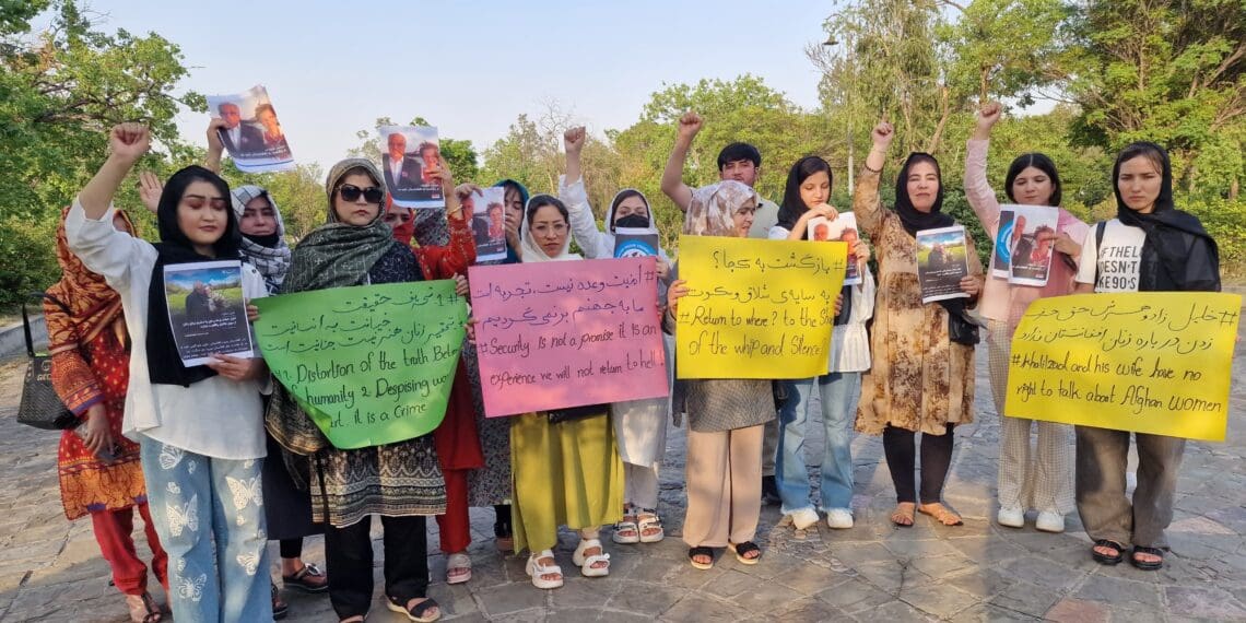 زنان معترض خواستار محاکمه‌ی همسر خلیل‌زاد در دادگاه کیفری جهانی شدند