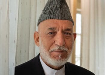 حامد کرزی: افغانستان با فرار ساخته نمی‌شود