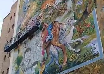 فرش سرخ برای طالبان؛ شهرداری تهران تصویر یادبود از دیپلومات‌های جان‌باخته‌ی ایرانی در مزارشریف را پاک کرد