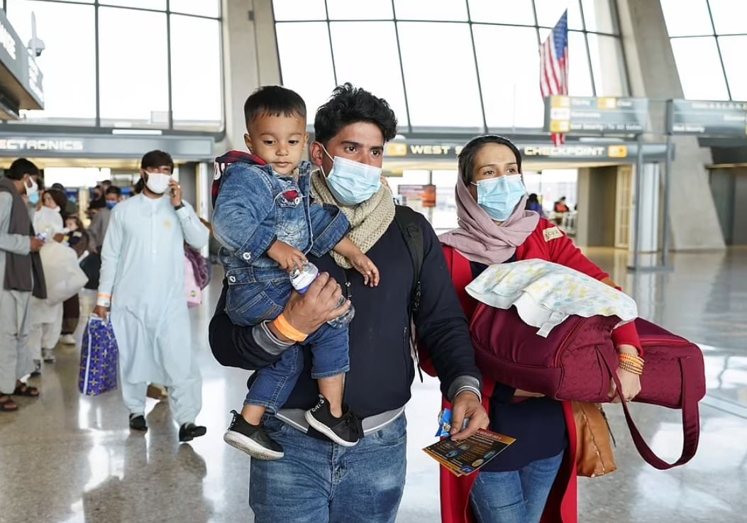 بریتانیا ماهانه ۵ میلیون پوند هزینهی اقامت پناهجویان ردشدهی افغانستان میکند