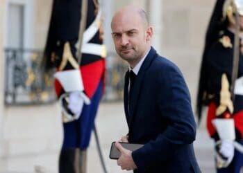 وزیر خارجه‌ی فرانسه اظهارات نتانیاهو را «پوچ و افتراآمیز» خواند