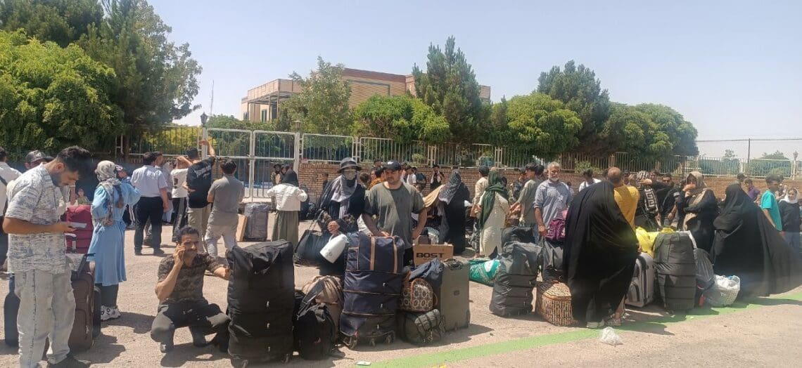 خبرگزاری فرانسه: در ماه گذشته بیش از ۲۳۰ هزار مهاجر از ایران وارد افغانستان شده‌ اند