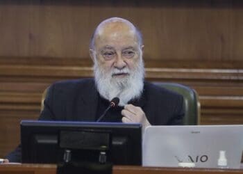 مقام ایرانی: در بازسازی ساختمان‌های آسیب‌دیده در جنگ، از «اتباع غیرمجاز» استفاده نشود