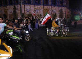 شادی مردم در تهران پس از آغاز حملات موشکی ایران به اسرائیل