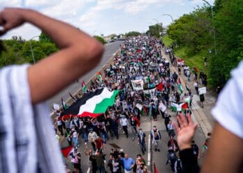 هزاران تن برای اعتراض به سیاست‌های اسرائیل به‌سوی غزه راهپیمایی می‌کنند