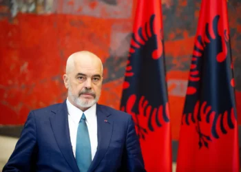 جایزه‌ی بین‌المللی ابن‌سینا به نخست‌وزیر آلبانیا اهدا شد