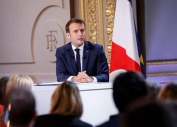 مکرون: راهی برای خروج از جنگ وجود دارد، مذاکرات با ایران را شتاب می‌بخشیم