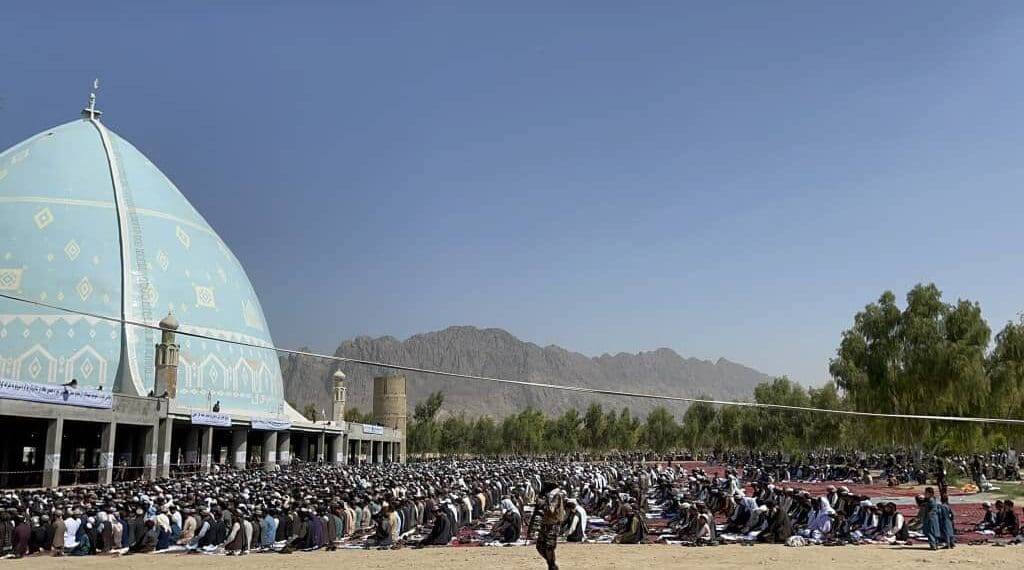 در کشوری با فقر گسترده؛ هبت‌الله: اگر گدایی می‌بینید، نشان بدهید