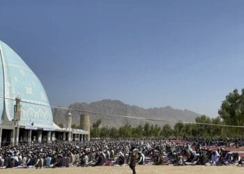 در کشوری با فقر گسترده؛ هبت‌الله: اگر گدایی می‌بینید، نشان بدهید