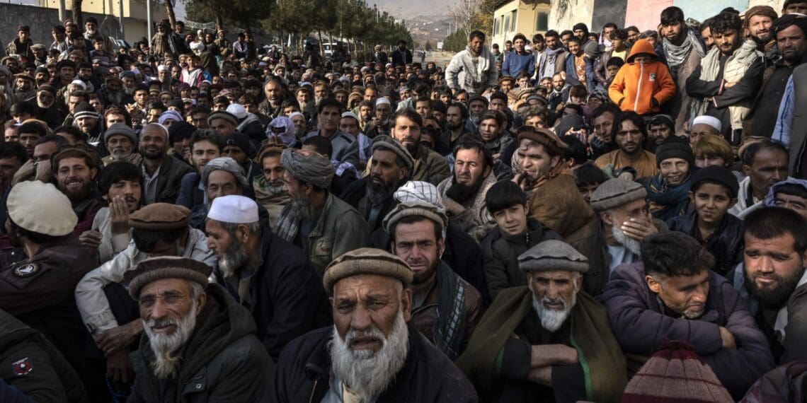 «ما پدران شما هستیم»؛ چرا هبت‌الله به مردم به چشم کودک نگاه می‌کند؟