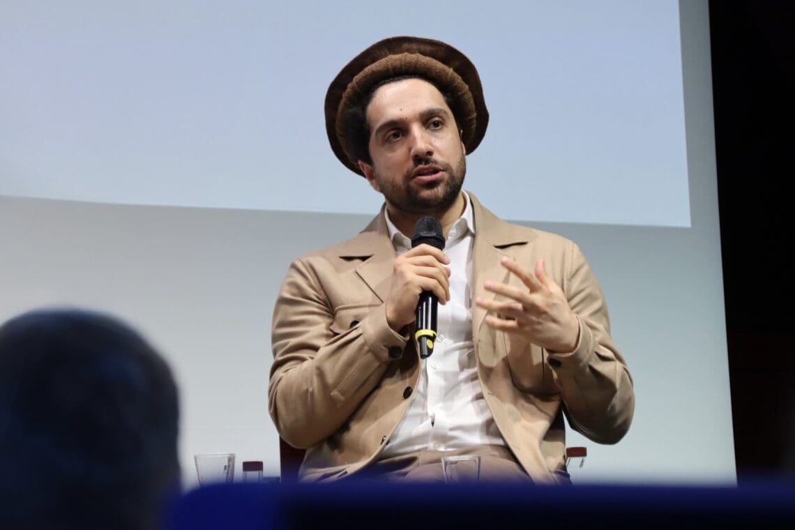 مسعود: افغانستان دوباره به کانون توجه‌ جهانی بر می‌گردد