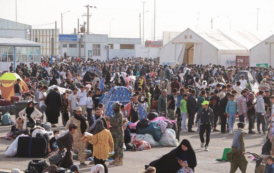 ملل متحد: ایران و پاکستان در شش ماه ۱.۲ میلیون مهاجر افغانستان را اجباری اخراج کردند