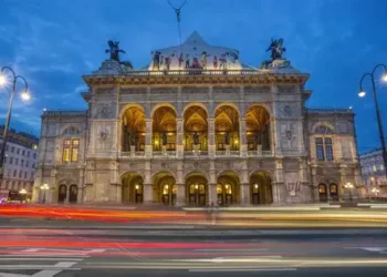 تیراندازی در مکتبی در اتریش دست‌کم ده کشته برجا گذاشت