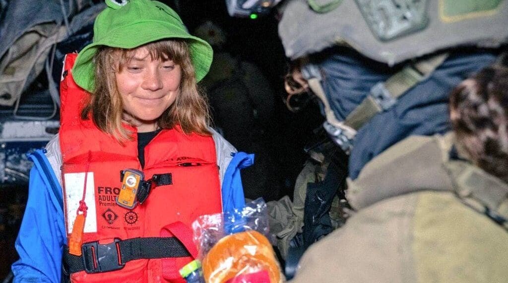 ارتش اسرائیل سرنشینان قایق امدادی به غزه را بازداشت کرد