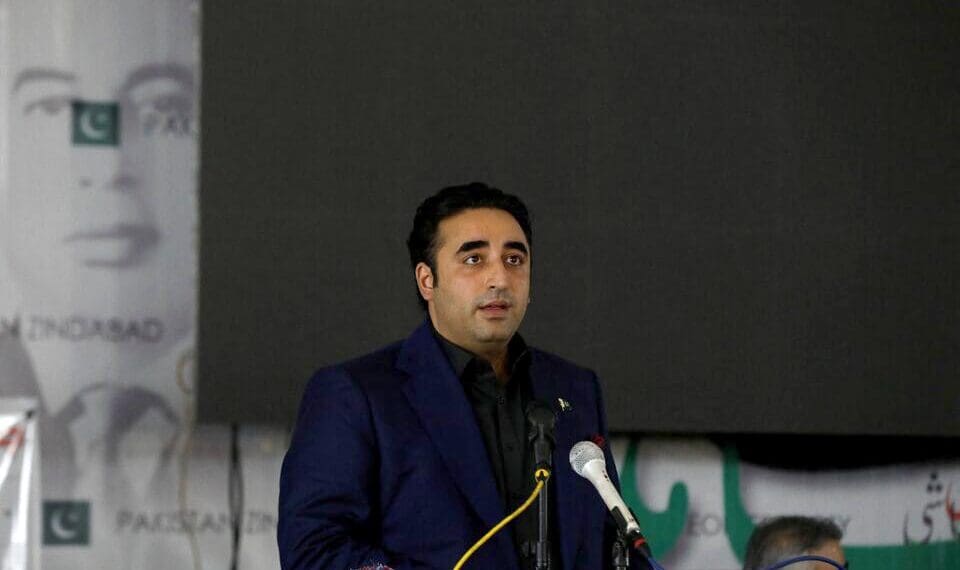 زرداری: گروه‌های افراطی پاکستان به‌خاطر «پیروزی طالبان در افغانستان» جسورتر شده‌ اند