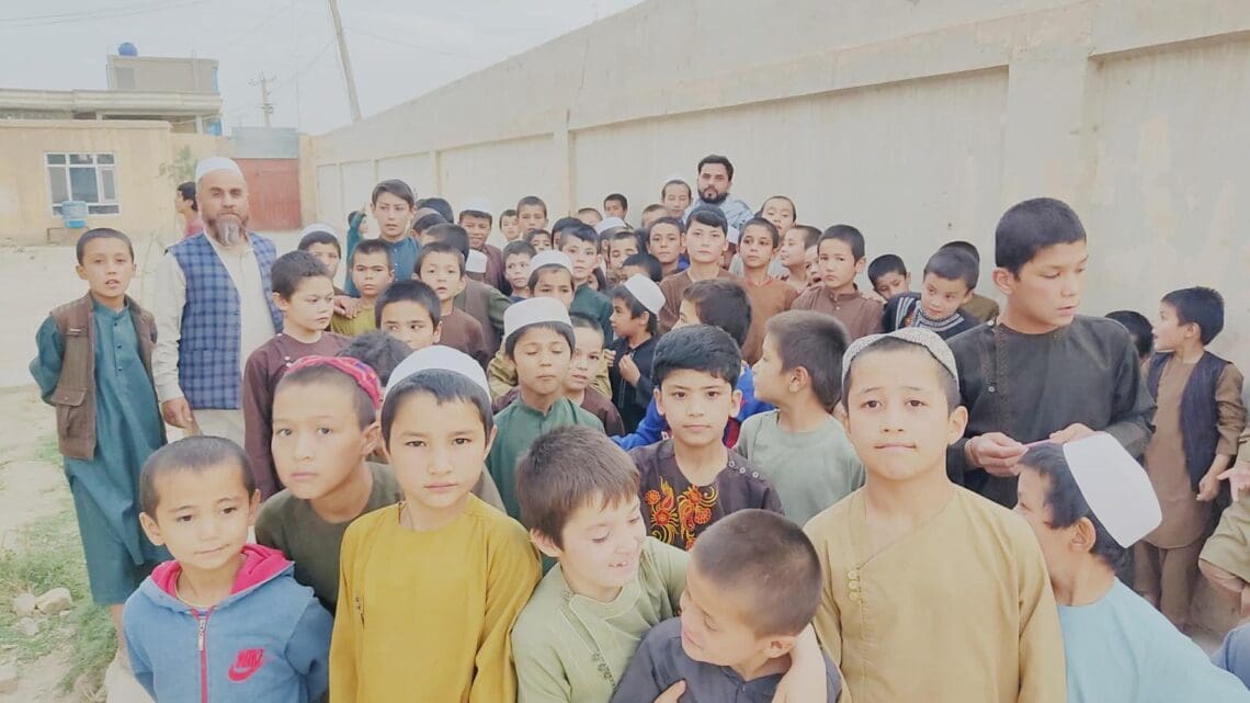 یک نهاد مردمی زمینه‌ی آموزش را برای صدها دختر و پسر در افغانستان فراهم کرده است